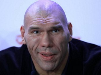 Валуев прокомментировал сравнение его с Мохаммедом Али, объяснив Познеру в чем тот не прав.