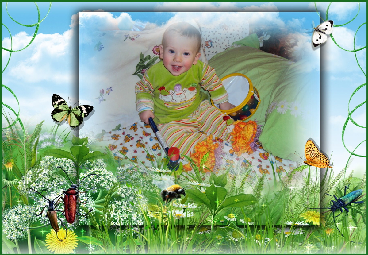 Мой малыш играет в пинетках - солнышках из набора "Слепой дождик"