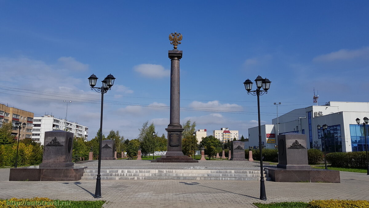 Можайск город воинской. Памятник-стела «город воинской славы». Стела «город воинской славы» (Колпино). Стела «город воинской славы» (Курск).