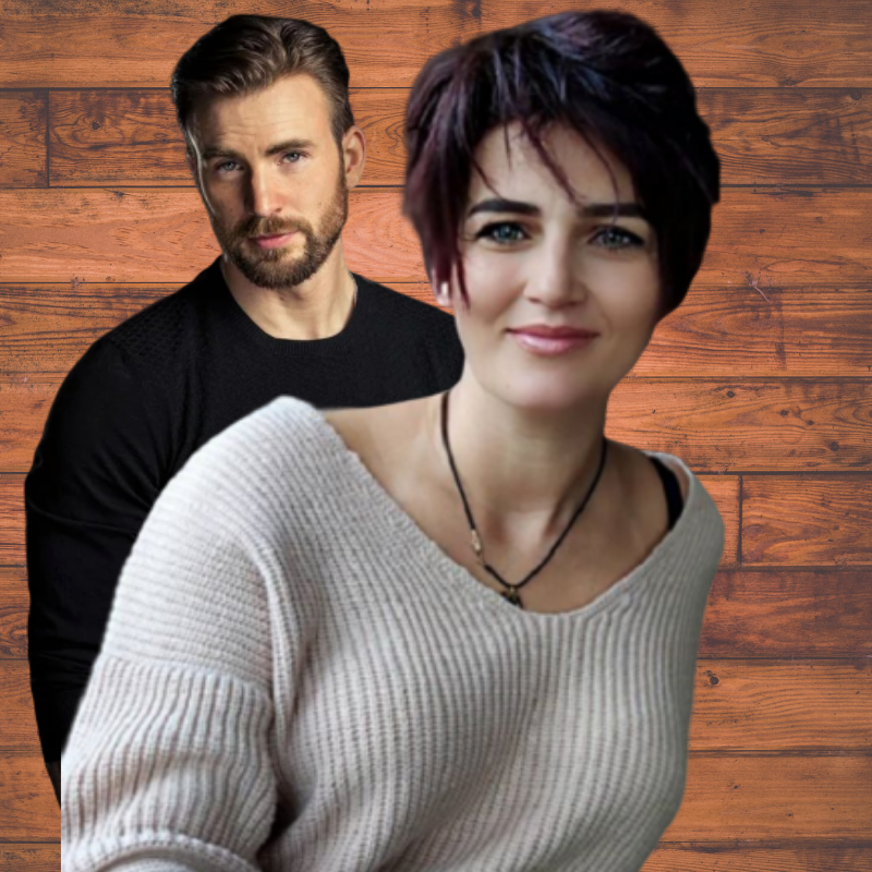 Вадим стоял у окна в коридоре,он обернулся и замер.Молодой человек смотрел на женщину с восхищением.