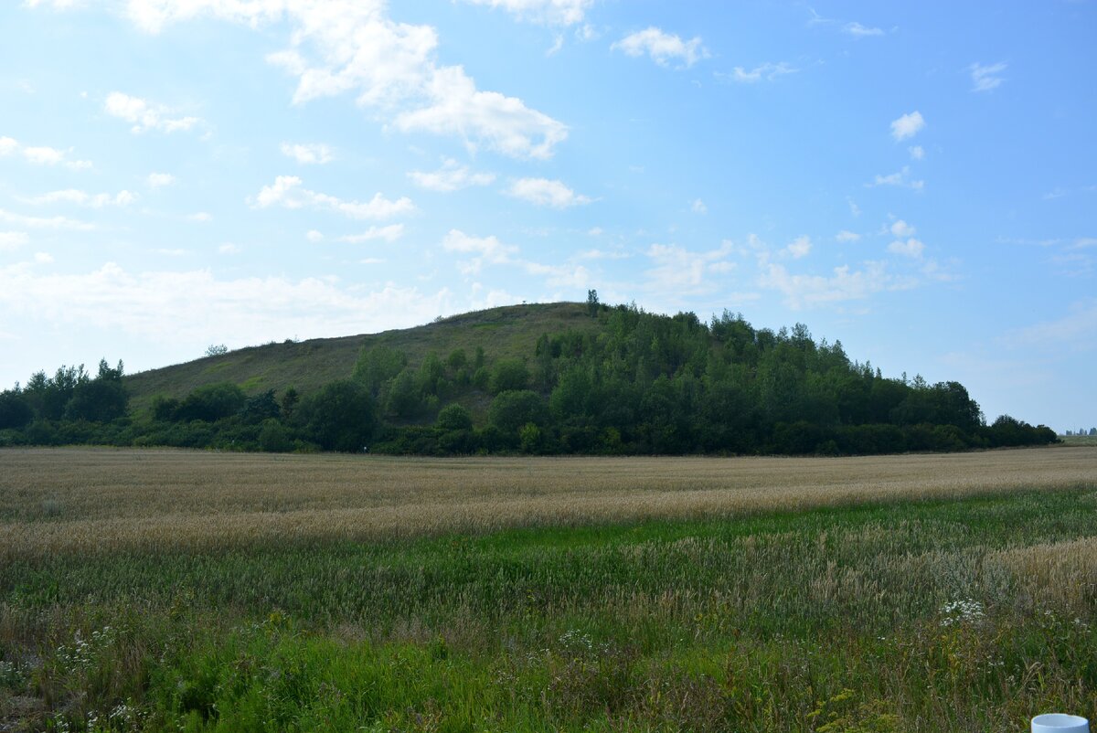 Так "вулкан" выглядит из ближайшей деревни Кукрузе