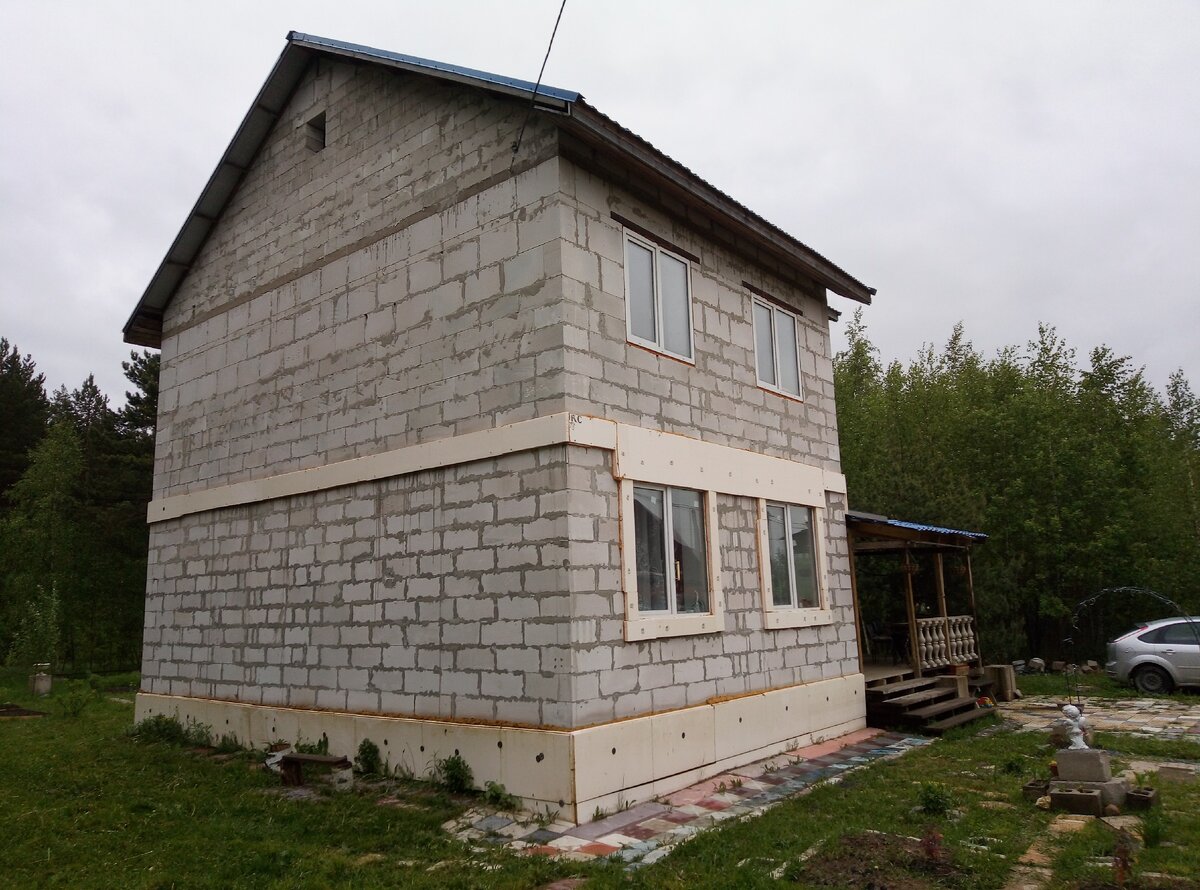 Высота нашего дома в холке составляет более 10 метров - не так уж и мало.