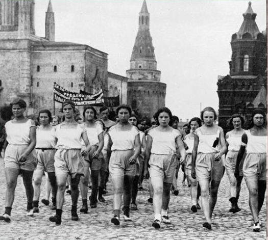 Парад физкультурников в Москве 1919 год. Источник: https://www.instagram.com/p/CAnkoG-AziZ/