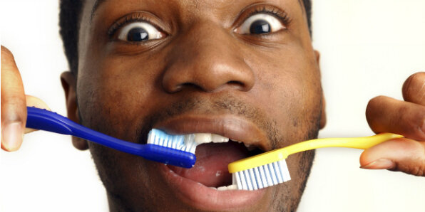 Что бы хоть как обезопасить себя нужно чистить зубы после каждого выпитого литра колы.