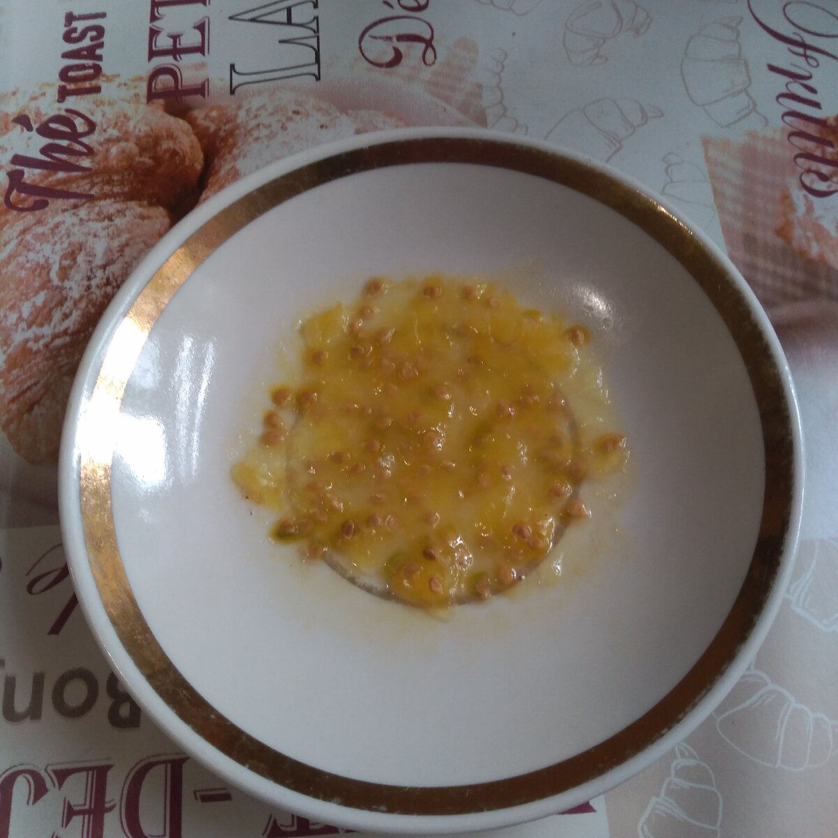 Вчера в статье я показала эти помидорки, я из них, огурца и клубники соорудила веселую рожицу!  Если интересно, вернитесь на день назад. А эти семена я  промою, высушу и  сохраню до следующей весны и посею их.