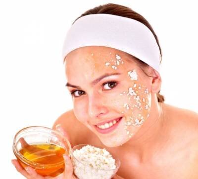 
Кроме этого, творожок восстанавливает водно-липидный баланс, убирает шелушения, придает мышцам упругость и тонус