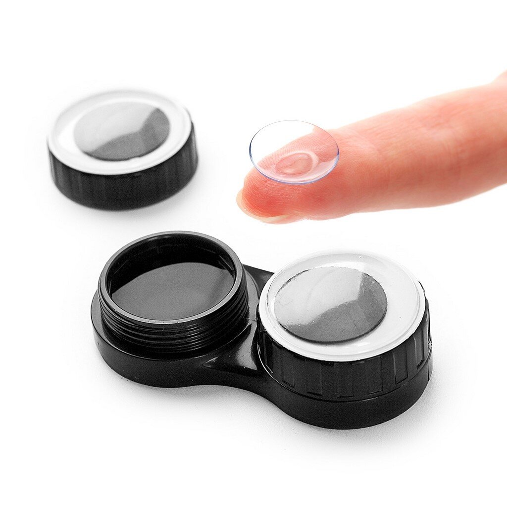 Емкость для хранения линз, как правило, помечена R (right) и L (left). 