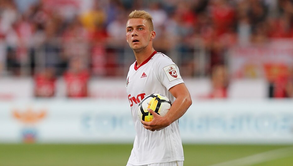 Дмитрий Баринов в недоумении от судейства в одном из матчей РПЛ