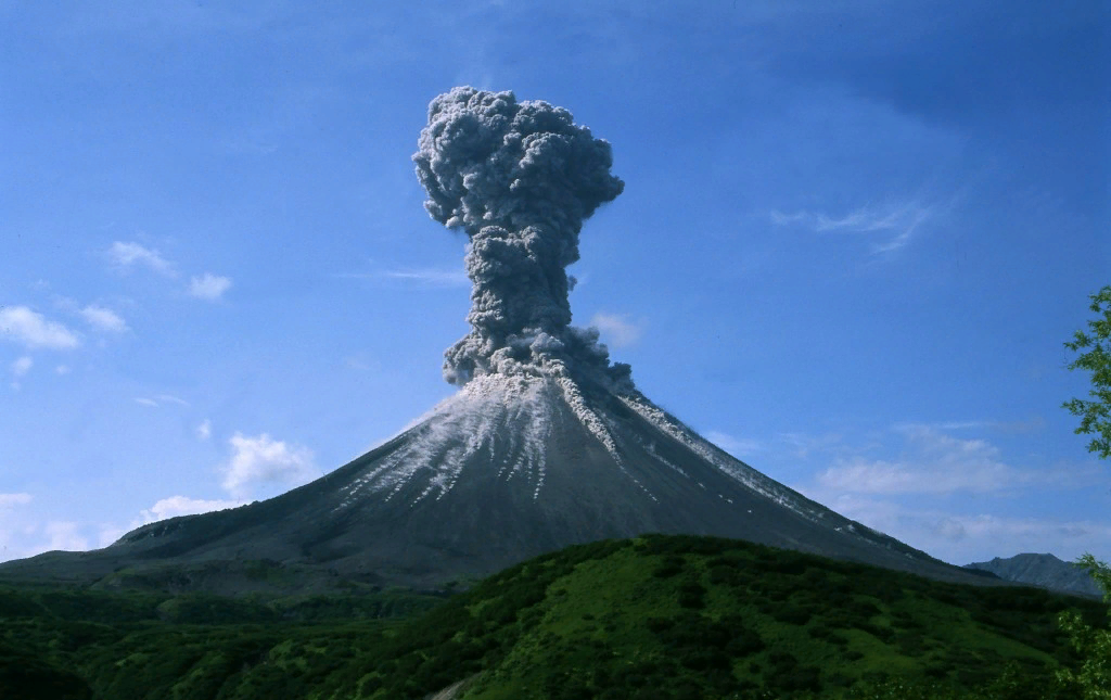 Источник: https://iwanttovisitrussia.com/wp-content/uploads/2015/09/kamchatka2-1024x645.jpg