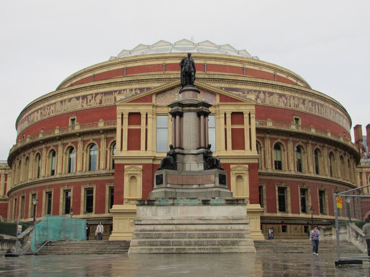 Альберт-холл и памятник принцу Альберту