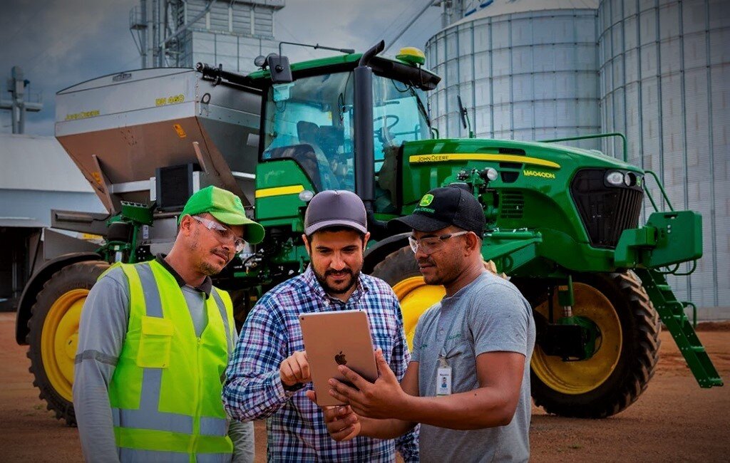 Родом из Бразилии: самоходный разбрасыватель удобрений John Deere М-4040DN