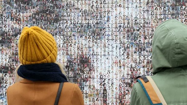 Как в России отметили День народного единства
8 из 9


В День народного единства по всей территории России проводятся акции, шествия и концерты.
© РИА Новости / Виталий Тимкив

9 из 9


В 2020 году из-за эпидемиологической ситуации в стране большинство мероприятий пройдет в онлайн-формате.
© РИА Новости / Павел Лисицын

1 из 9


День народного единства — государственный праздник, который ежегодно отмечается 4 ноября.
© РИА Новости / Алексей Никольский

2 из 9


Его учредили в память о событиях 1612 года, когда народное ополчение под предводительством Кузьмы (Козьмы) Минина и Дмитрия Пожарского освободило Москву от польских интервентов.
© РИА Новости / Роман Владимиров

3 из 9


В Нижнем Новгороде подготовили ряд инсталляций, рассказывающих об истории праздника.
© РИА Новости / Роман Владимиров

4 из 9


Президент Владимир Путин осмотрел Музей археологии Чудова монастыря, появившийся в результате раскопок на территории Московского Кремля.
© РИА Новости / Алексей Никольский

5 из 9


В организации праздника участвуют множество волонтеров и общественных организаций.
© РИА Новости / Сергей Пивоваров

6 из 9


Путин также встретился с представителями молодежных организаций и послушал бой обновленных курантов.
© РИА Новости / Алексей Никольский

7 из 9


На Красной площади возложили цветы к памятнику Минину и Пожарскому.
© РИА Новости / Алексей Никольский

8 из 9


В День народного единства по всей территории России проводятся акции, шествия и концерты.
© РИА Новости / Виталий Тимкив

9 из 9


В 2020 году из-за эпидемиологической ситуации в стране большинство мероприятий пройдет в онлайн-формате.
© РИА Новости / Павел Лисицын

1 из 9


День народного единства — государственный праздник, который ежегодно отмечается 4 ноября.
© РИА Новости / Алексей Никольский

2 из 9


Его учредили в память о событиях 1612 года, когда народное ополчение под предводительством Кузьмы (Козьмы) Минина и Дмитрия Пожарского освободило Москву от польских интервентов.
© РИА Новости / Роман Владимиров

3 из 9


В Нижнем Новгороде подготовили ряд инсталляций, рассказывающих об истории праздника.
© РИА Новости / Роман Владимиров

