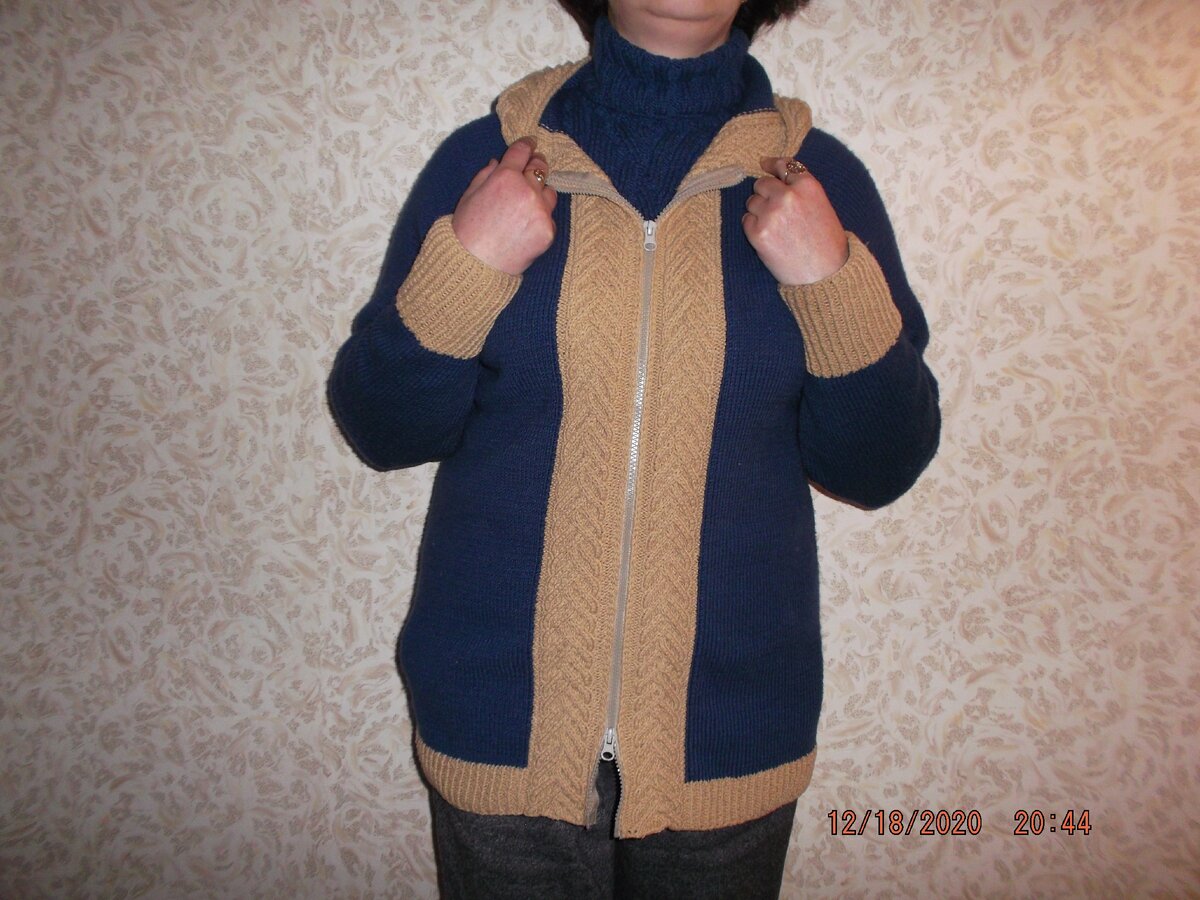 Длинная кофта с капюшоном на молнии