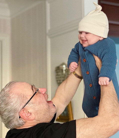 Супруги растят маленького Вагана