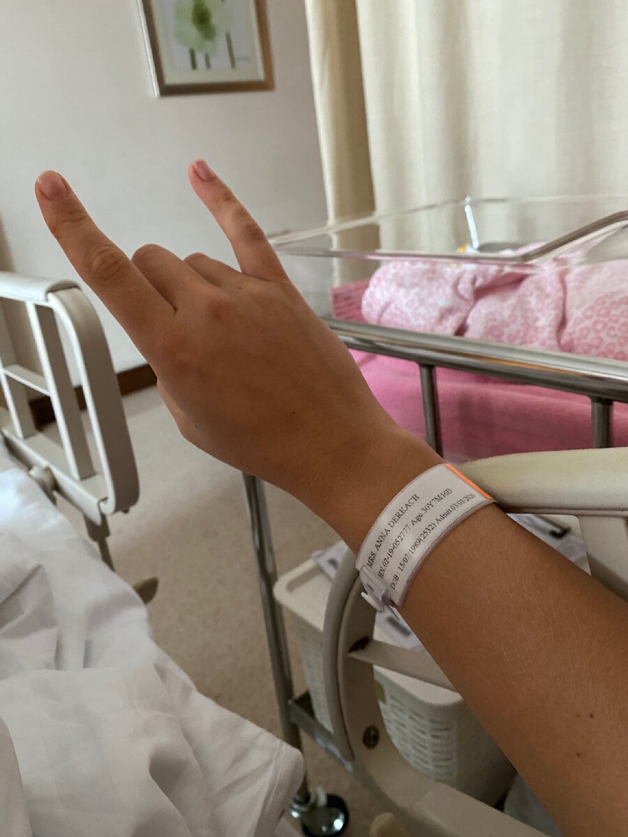 Палата просторная, понятная. Есть все гигиенические наборы, тапочки. 