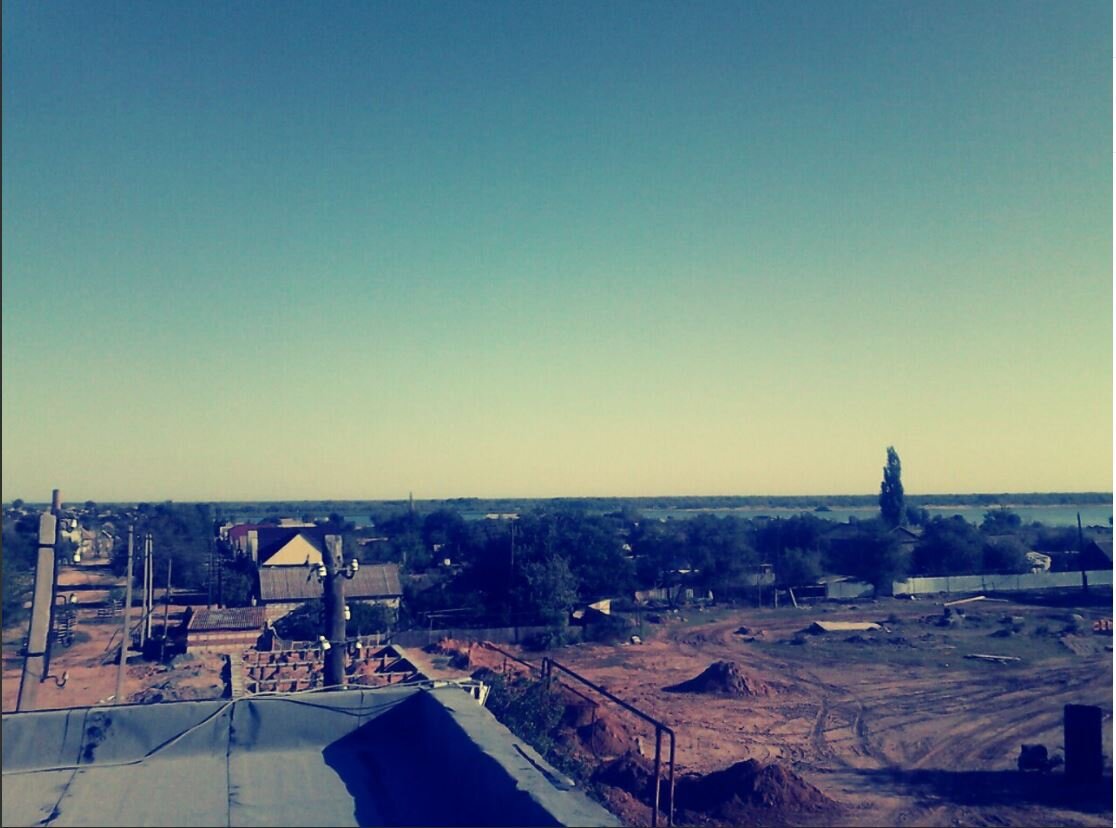 С одной из самой высокой точки села)