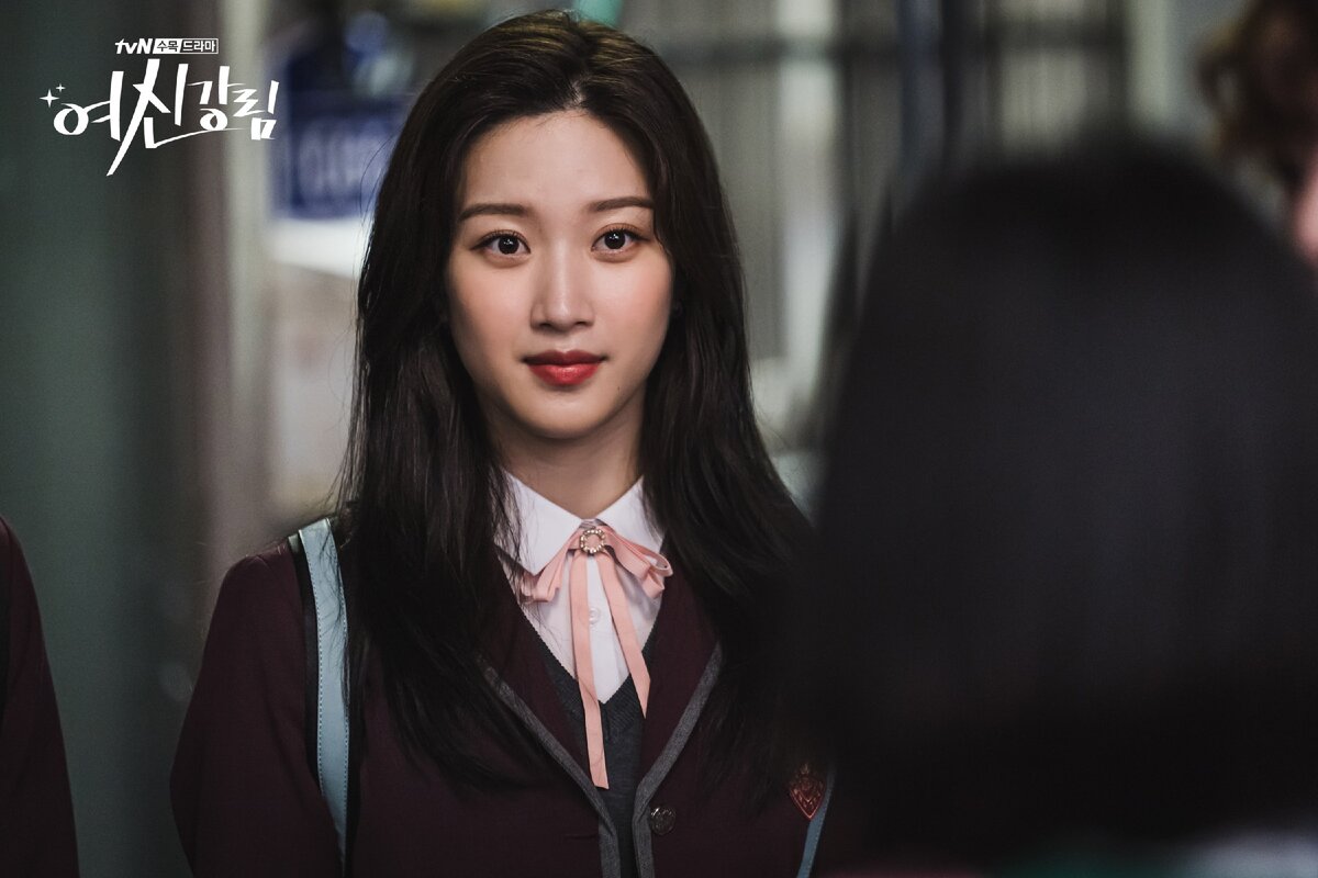 главная героиня дорамы  True Beauty с макияжем