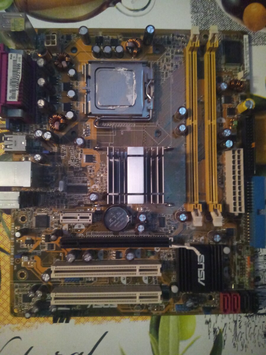 Материнская плaта Asus на 945g-ом чипсете