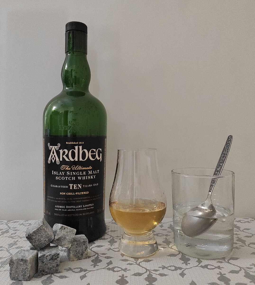 Торфяной виски. Торфяной виски Ardbeg. Самый торфяной виски в мире. Самый дымный виски Айла. Самый жесткий торфяной виски.