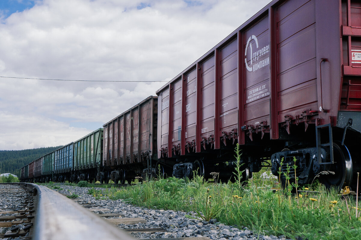 При перевозке по железной дороге можно застраховать различные виды грузов