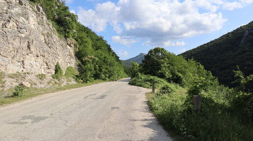 Опасная, но очень живописная дорога через горы Крыма Белогорск-Приветное. Путешествовали ли вы этим маршрутом?