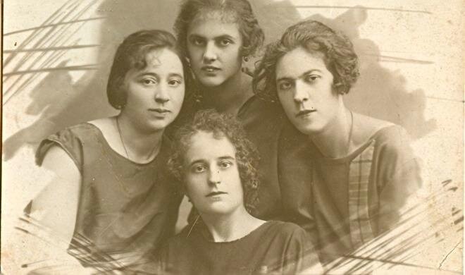 Групповой портрет девушек. Неизвестный автор, 1920-е, МАММ/МДФ.