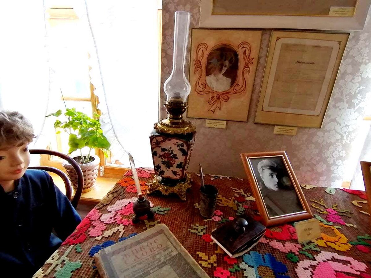 Лампа в доме-музее Н.Жукова