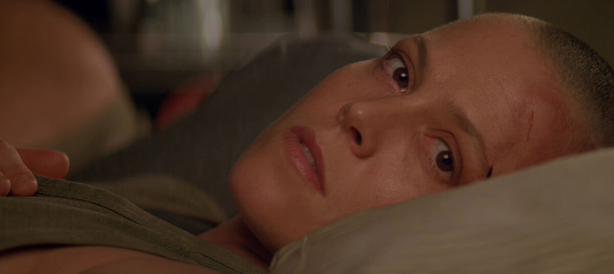 Космический лейтенант Рипли прекрасна и с копной упрямых волос, и со стрижкой под ноль