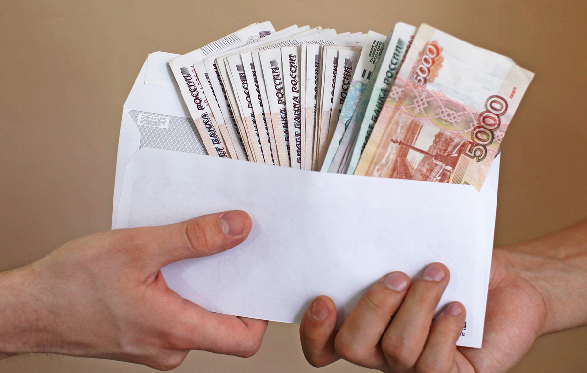 Да, конечно, останутся те, кто будет получать зарплату в конвертах, но в таком случае, в современном цифровом мире, предприятия будут получать пачками штрафные санкции, и вместо своей прямой деятельности будут отбиваться от штрафов, как Джекки Чан