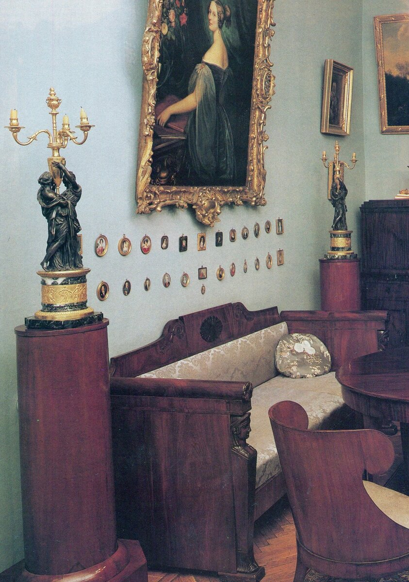 Интерьер квартиры В. М. Голод (фото:  Яндекс.Картинки)