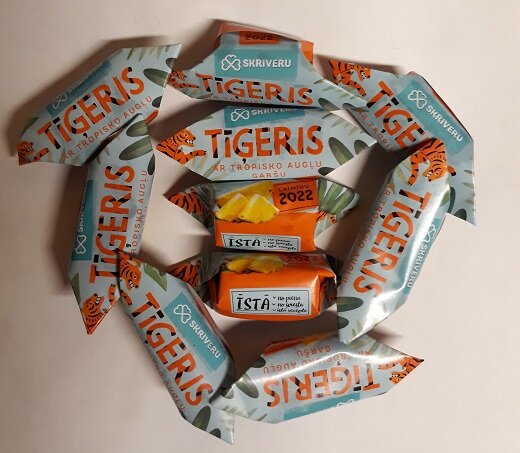 Рига, 4 декабря 2021. Новая новогодняя "Коровка". 