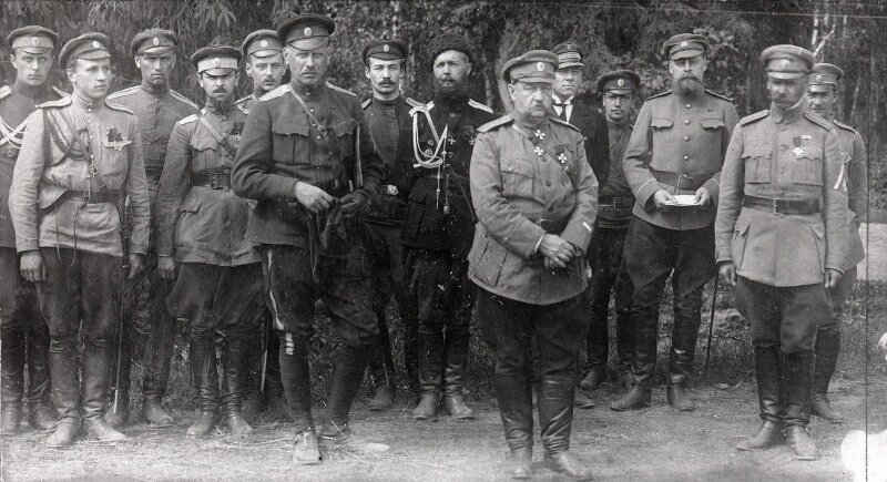 Н. Н. Юденич и А. П. Родзянко в белой Северо-западной армии, 1919 год. О них ниже. 
