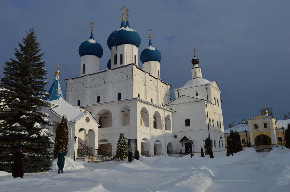 Высоцкий монастырь в Серпухове