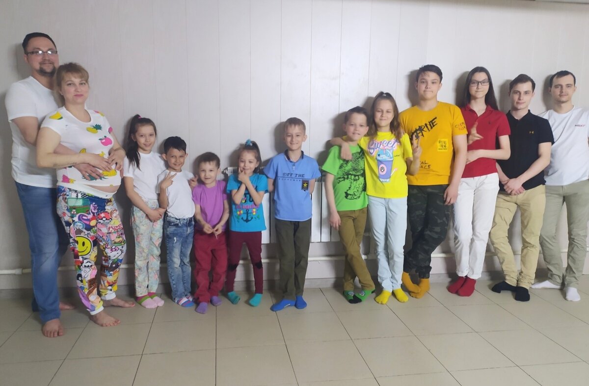 Здесь, правда, уже 40 лет и десятый в пузе карапуз. 2021