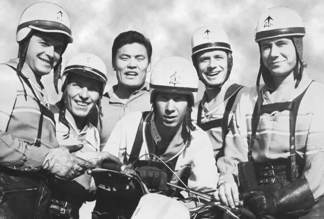 «Комета» – чемпион СССР. Элиста, стадион «Спартак». 1965 г. Виктор Кондратенко, Станислав Жук, Зурган Бадмаев, Виктор Лякушев, Дмитрий Чудиков, Владимир Ведяшкин