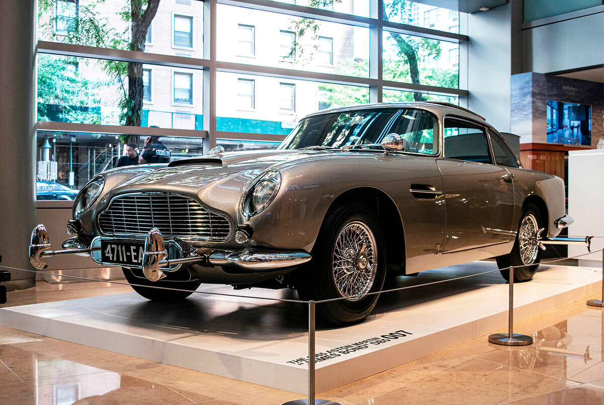 Aston Martin DB5 — машина Агента 007 и ее современное перерождение | Какова  Красота | Дзен