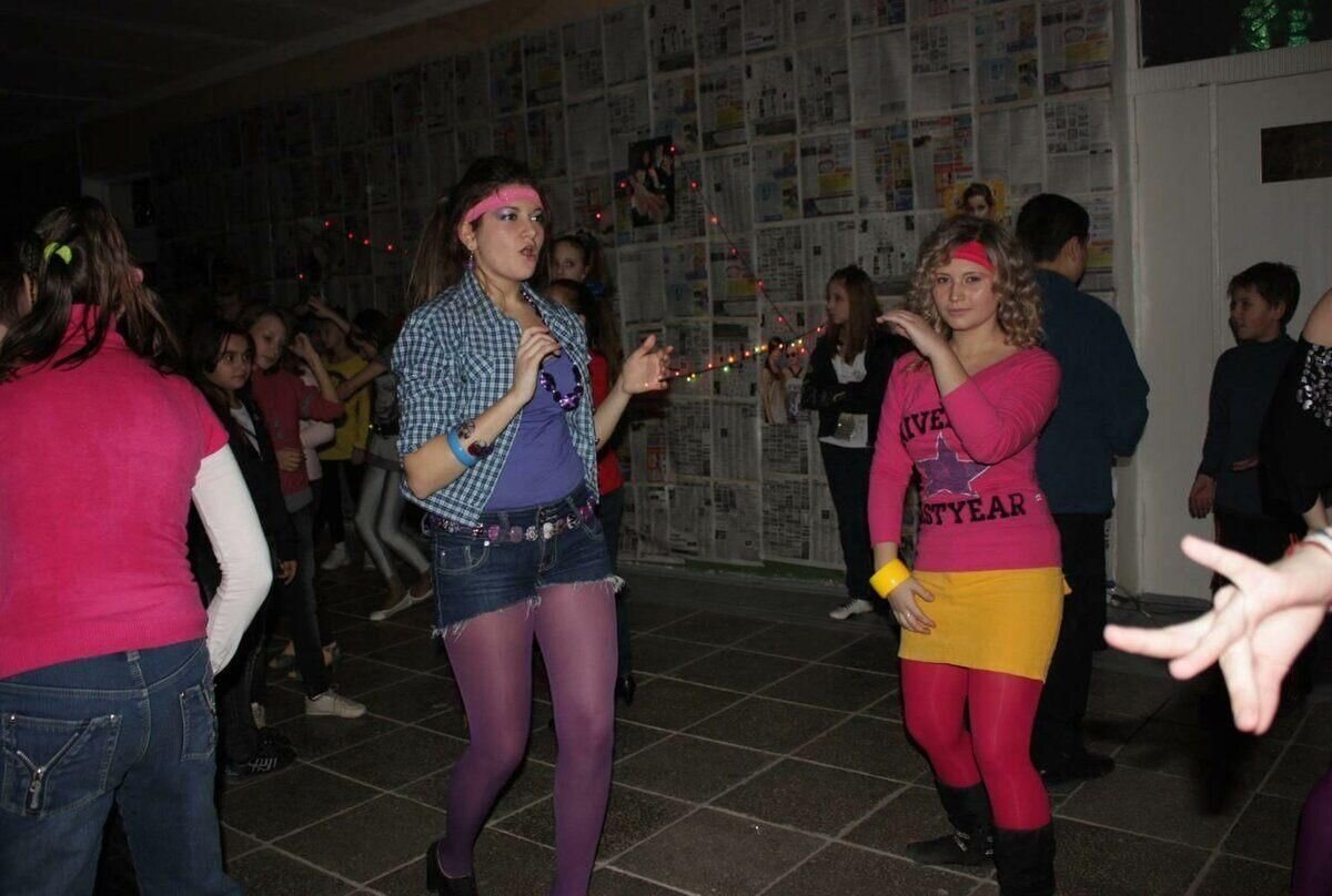 Дискотека. Источник: https://www.culture.ru/events/1421949/diskoteka-80-90-kh-vecher-otdykha