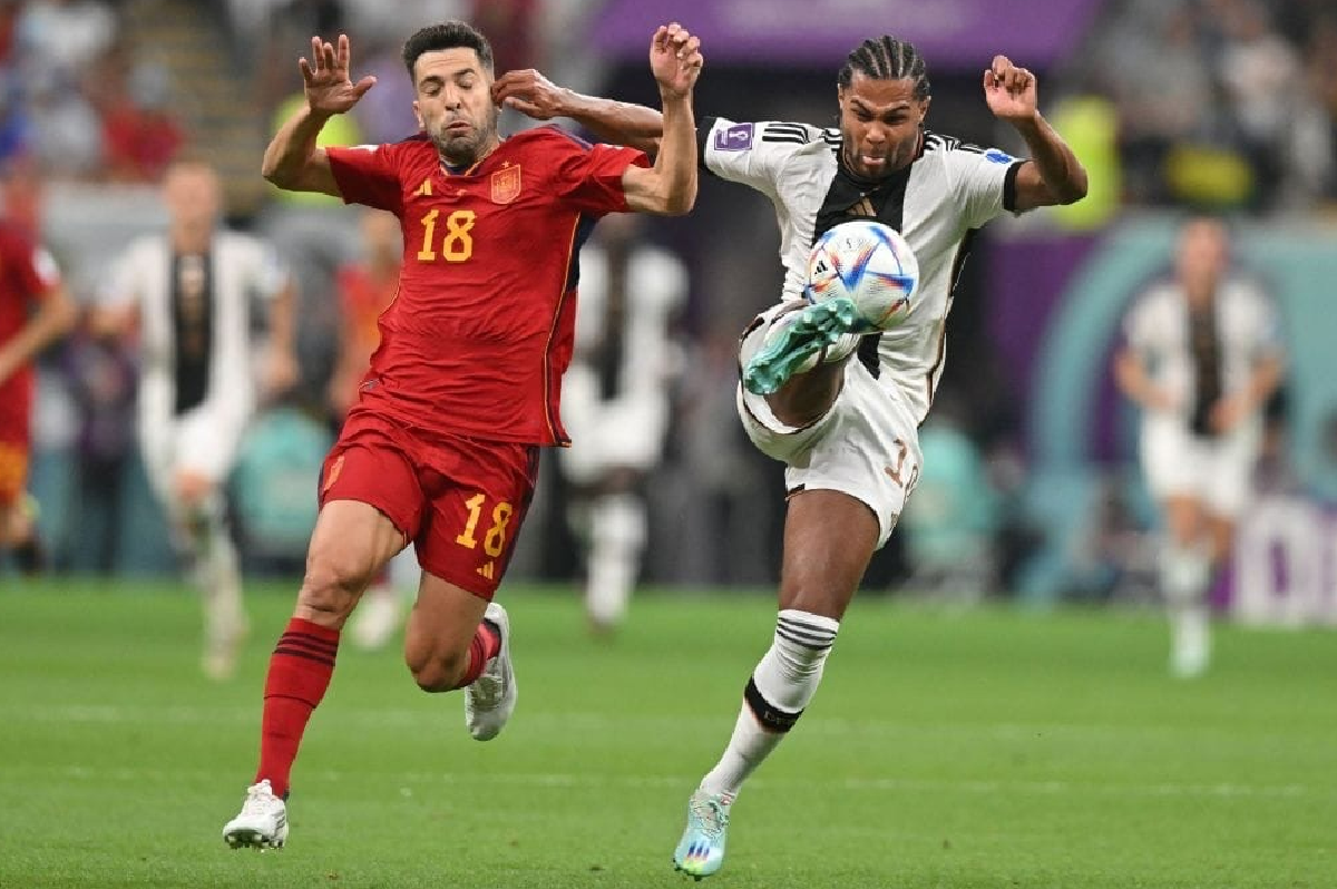 Матч Испания - Германия завершился гроссмейстерской ничьей. Фото: соцсети