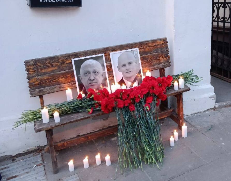 фото "народных мемориалов"