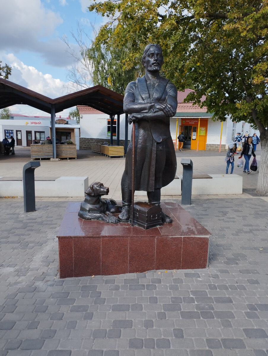 Памятник какому-то купцу. 