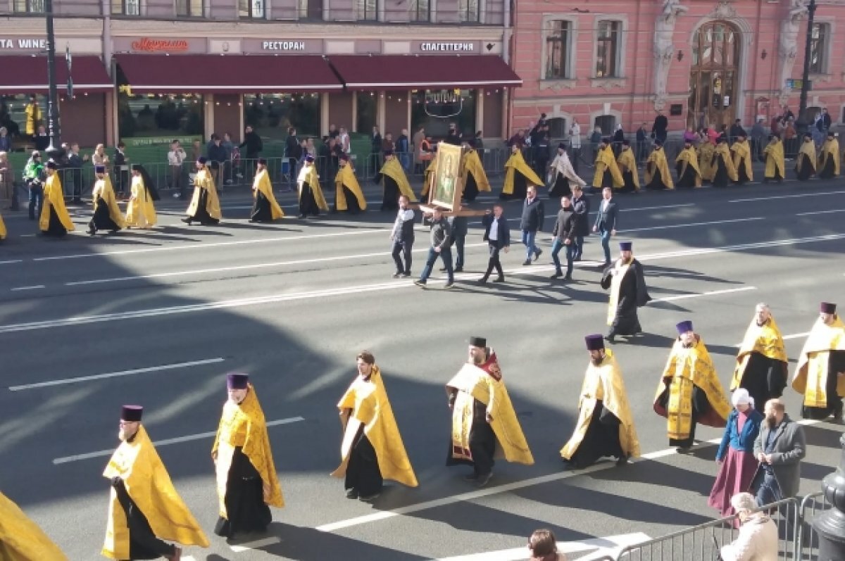 Питер Невский проспект крестный ход