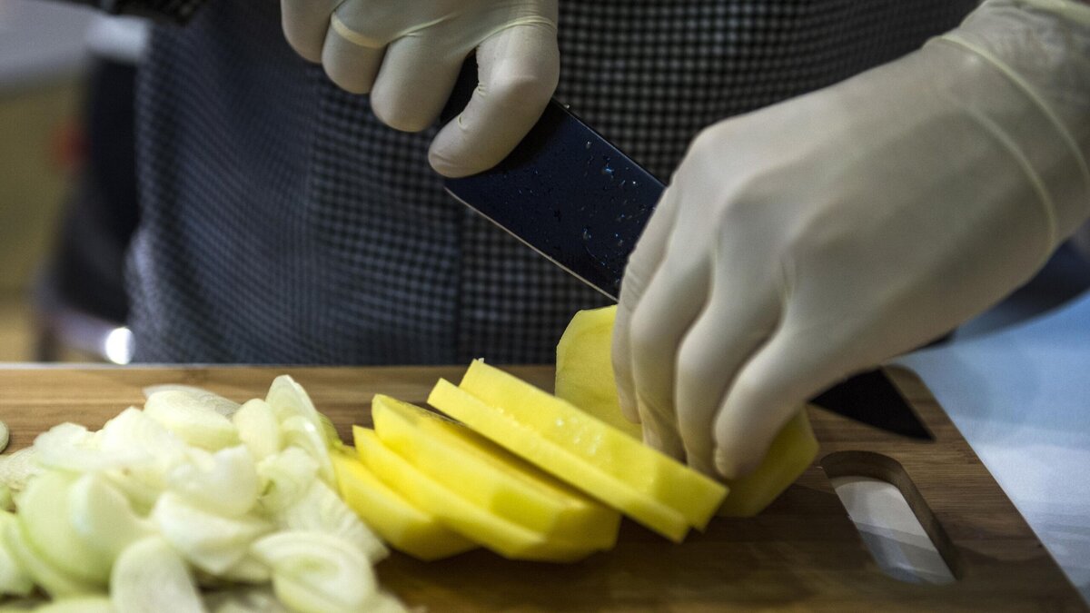    Опытные хозяйки не выливают картофельный отвар: для него есть применение© РИА Новости | Владимир Песня