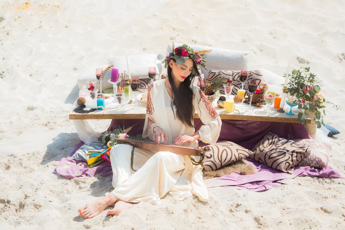 Из чего же состоит «правильная подготовка» — читайте в этой статье. Простая и понятная пошаговая инструкция будет полезна музыкантам любого возраста. С ее помощью работать с произведениями станет легче и интереснее.Разучивать новые произведения можно и в такой обстановке! Главное, чтобы вам было комфортно, спокойно и легко