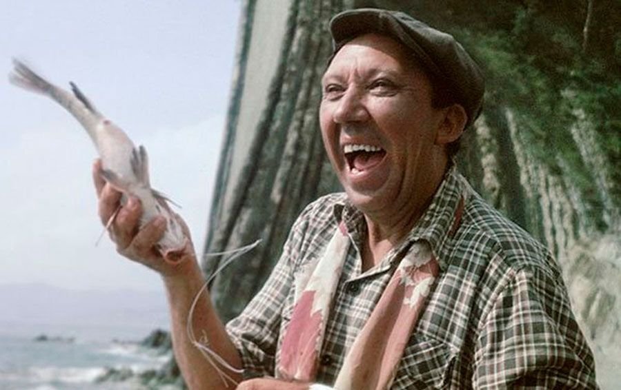 Кадр из советской комедии Гайдая «Бриллиантовая рука»