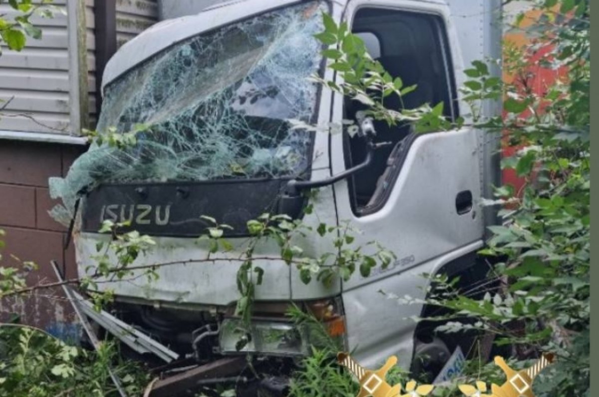    На Кубани водитель и пассажир грузовика при ДТП получили травмы