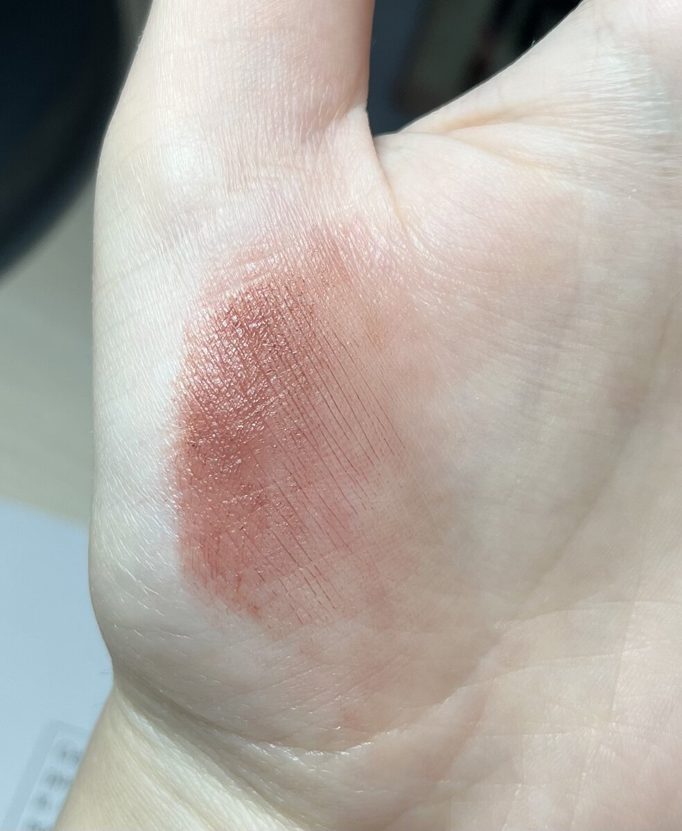 Оттенок при холодном свете.