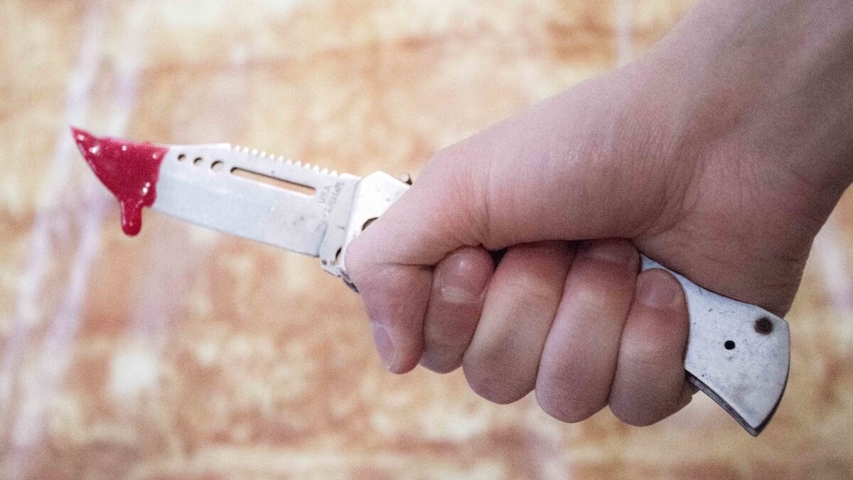     В Набережных Челнах рецидивиста приговорили к восьми годам и одному месяцу лишения свободы в колонии строгого режима. Такой срок ему назначили за убийство собутыльника. Об этом пишет портал Chelny-Biz.