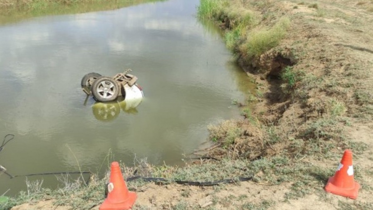     Внедорожник «Нива» ушел на дно оросительного канала в Волгоградской области, водитель скончался, сообщает региональное ГУ МВД.