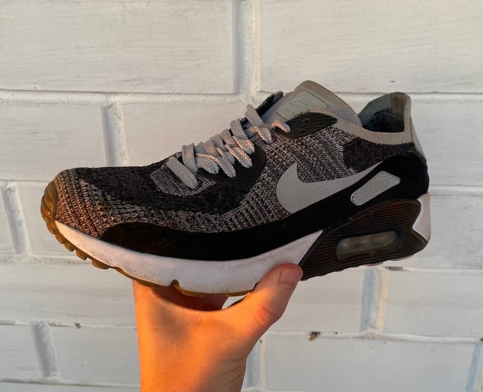 1 3. Nike AIR MAX 90 ULTRA