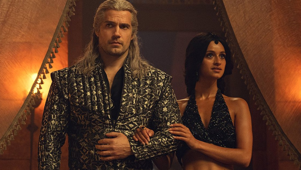 странная пара. Тоже, кстати, чего такой пинджак то вообще, это парадный мундир ведьмаков или типа того?